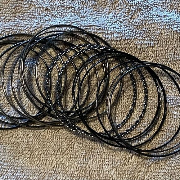 Set of 18 vintage metal bracelets - Picture 1 of 4